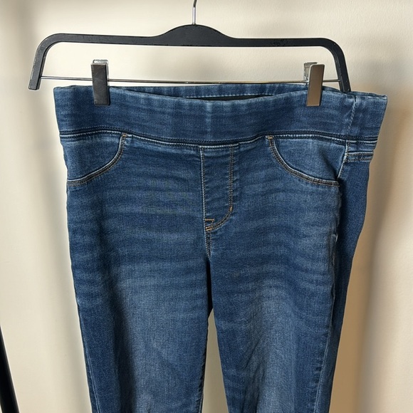 Old Navy Women's Rockstar Distressed Skinny Jeans Elastic Waist Size 8 - Picture 2 of 7